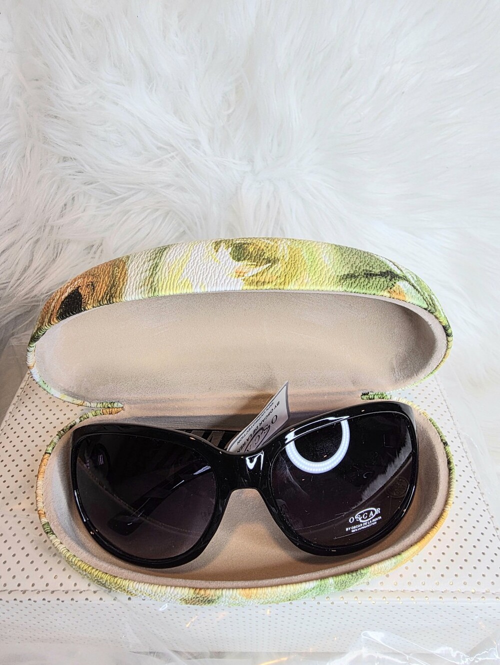 Oscar de la Renta Black Sunglasses NWT with Zebra 🦓 Print Stripes. COA & Case